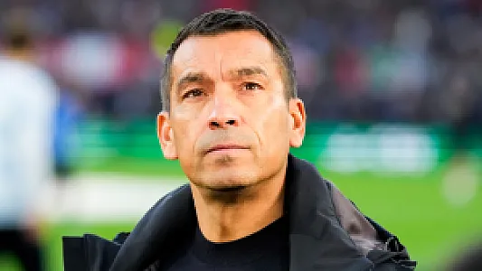 Van Bronckhorst vindt koppositie niet belangrijk: 'Dat zegt me niet zoveel'