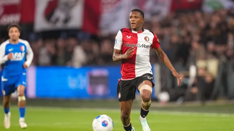 Dit viel ons op; Zeer sterke wedstrijd van Read, VAR voorkomt penalty van AZ