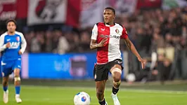 Dit viel ons op; Zeer sterke wedstrijd van Read, VAR voorkomt penalty van AZ