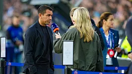 Van Bronckhorst: 'Ik denk dat hij zich iets aangepast heeft aan ons'
