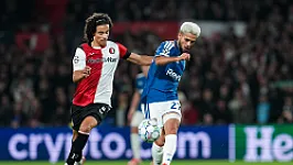 Feyenoord pakt drie punten, maar Como legt pijnpunt bloot