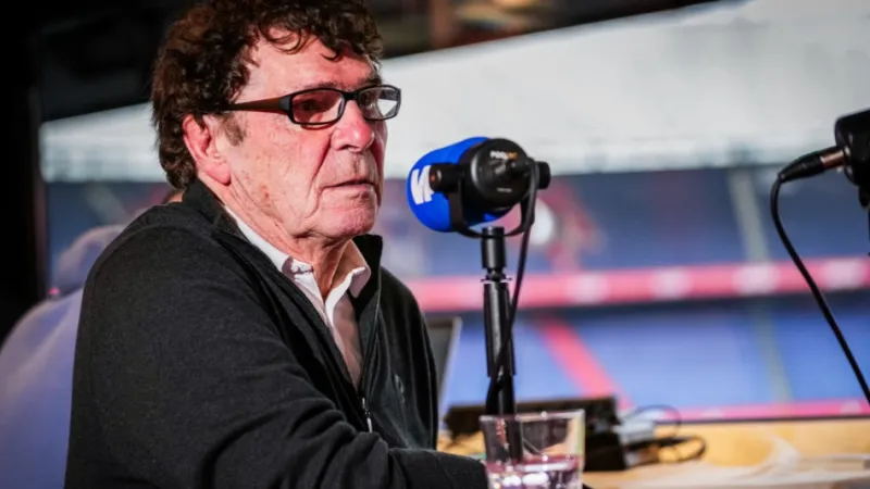 Van Hanegem bikkelhard voor Feyenoord-doelman: ‘Hij denkt dat het een zwembad is’