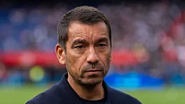 Van Bronckhorst kritisch: 'Het is niet optimaal nee'