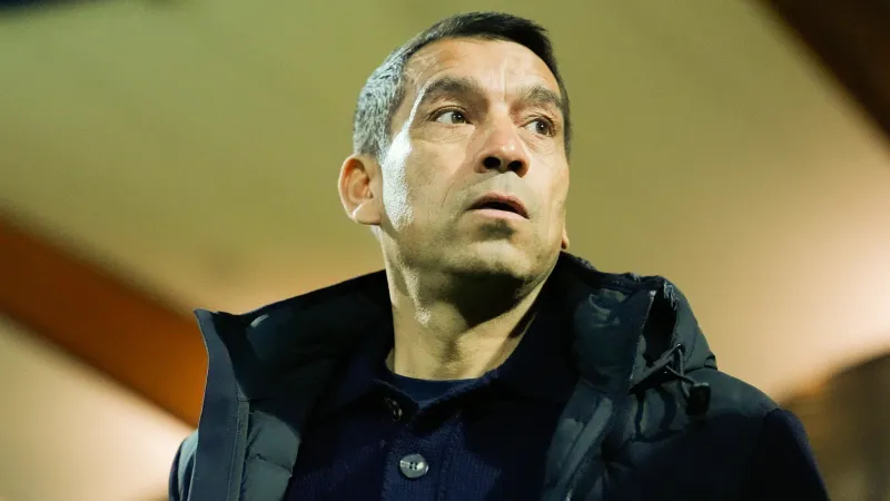 Van Bronckhorst: 'Dan is dat stom als je dat verandert'