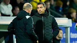 Van Bronckhorst reageert op opmerking Eenhoorn