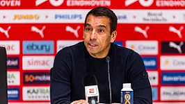 Van Bronckhorst geeft tekst en uitleg over wissel St. Juste