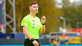 Joey Kooij scheidsrechter tijdens wedstrijd tussen Feyenoord en Fortuna Sittard