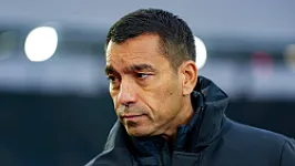Van Bronckhorst kritisch na puntenverlies: 'Daar hebben we onszelf tekortgedaan'