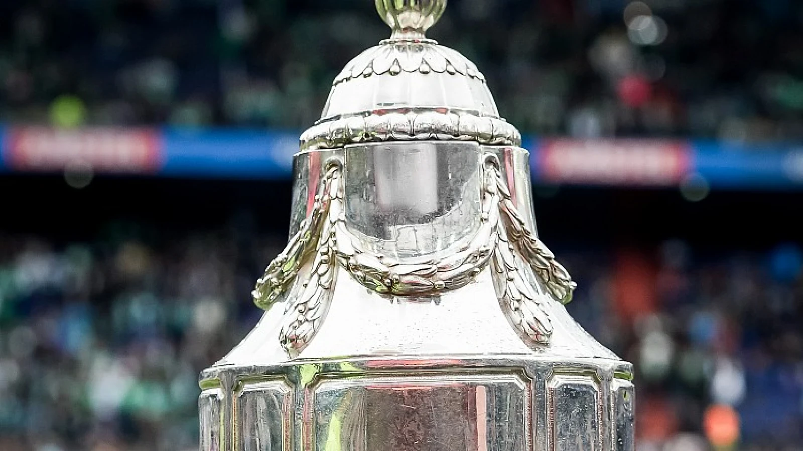 LIVE | Loting voor de halve finale van de KNVB beker | Wie loot Feyenoord?