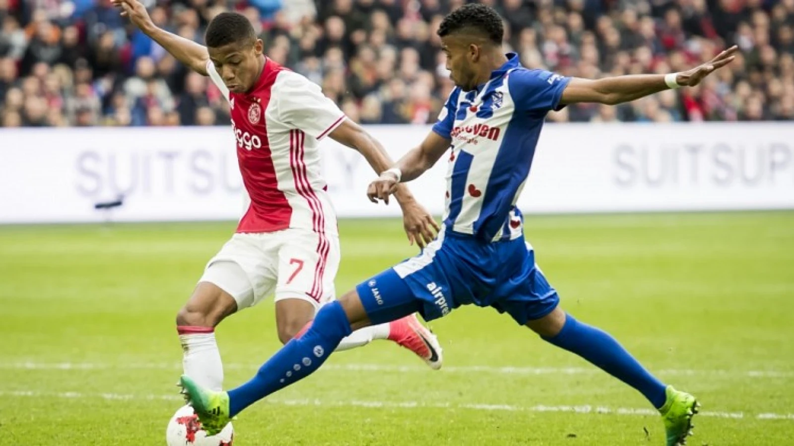 St. Juste 'reageert' kort op mogelijke transfer naar Feyenoord