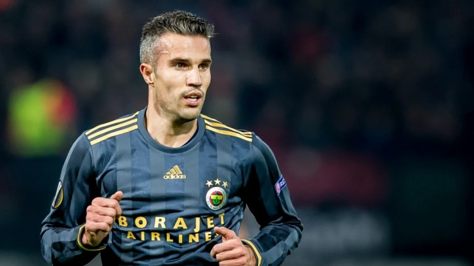 'Fenerbahçe geeft rugnummer van Persie aan aanwinst'