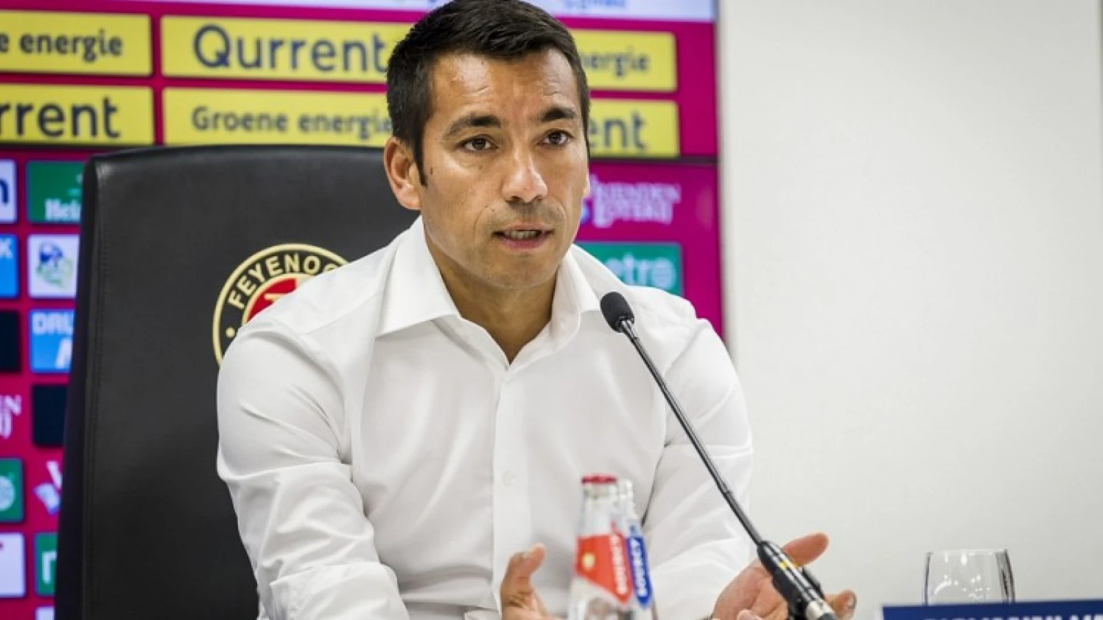 Van Bronckhorst: 'Niks wees erop dat hij niet fit was'