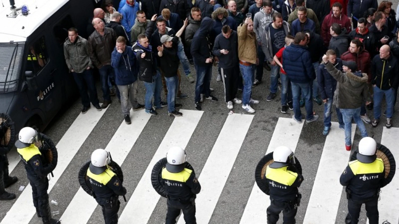 Groep Feyenoordsupporters zorgt voor onrust in Twente
