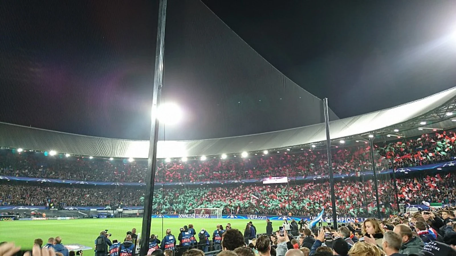 'Italiaanse politie heeft dertig Feyenoordsupporters in beeld'