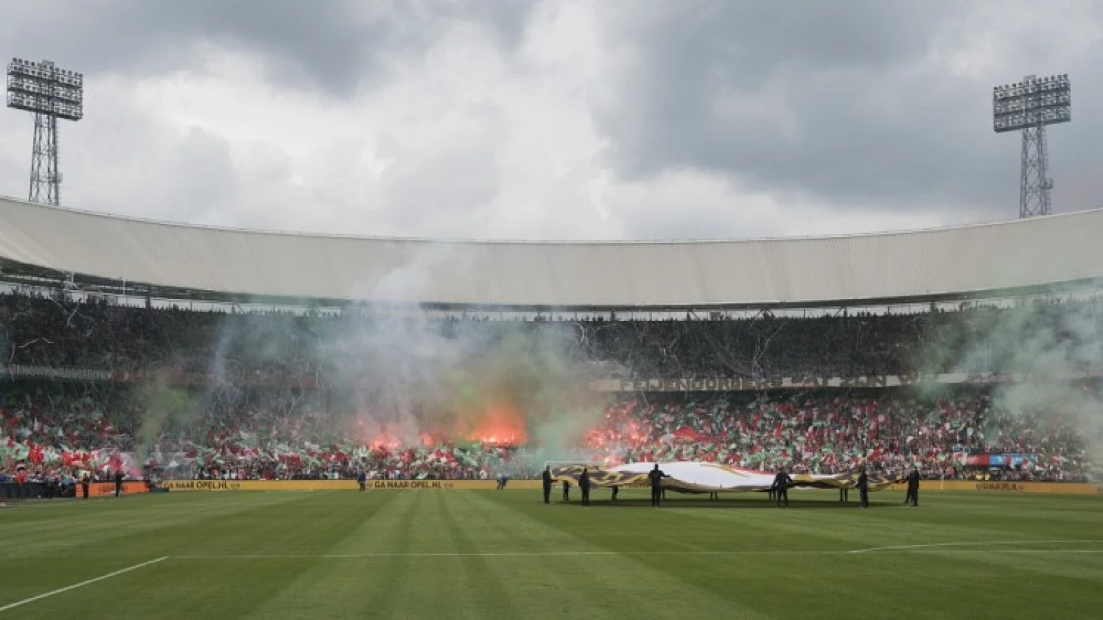 Feyenoord krijgt boete voor het afsteken van vuurwerk