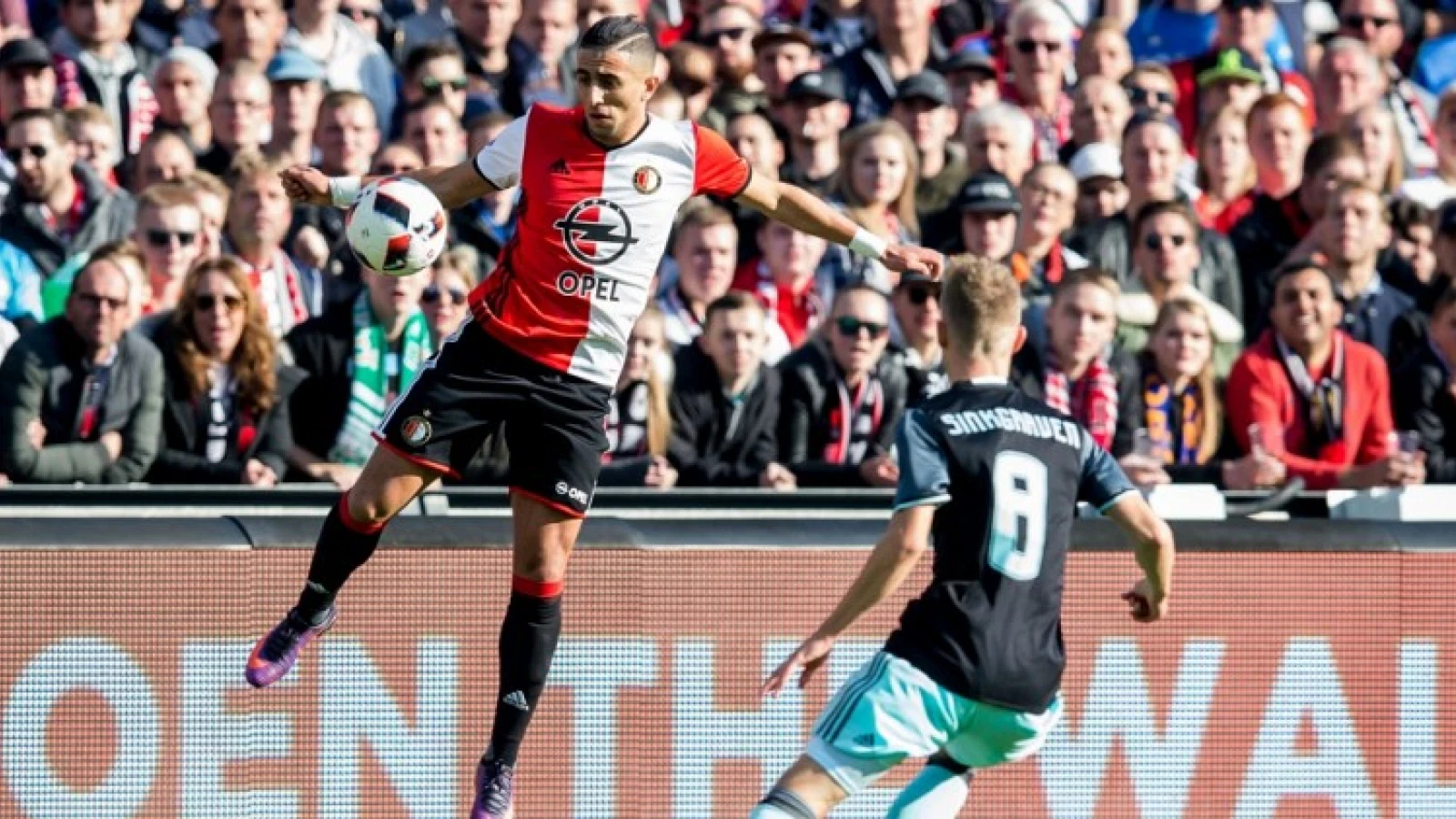 Feyenoord geeft voorwaarden voor toelaten uitsupporters bij de Klassieker