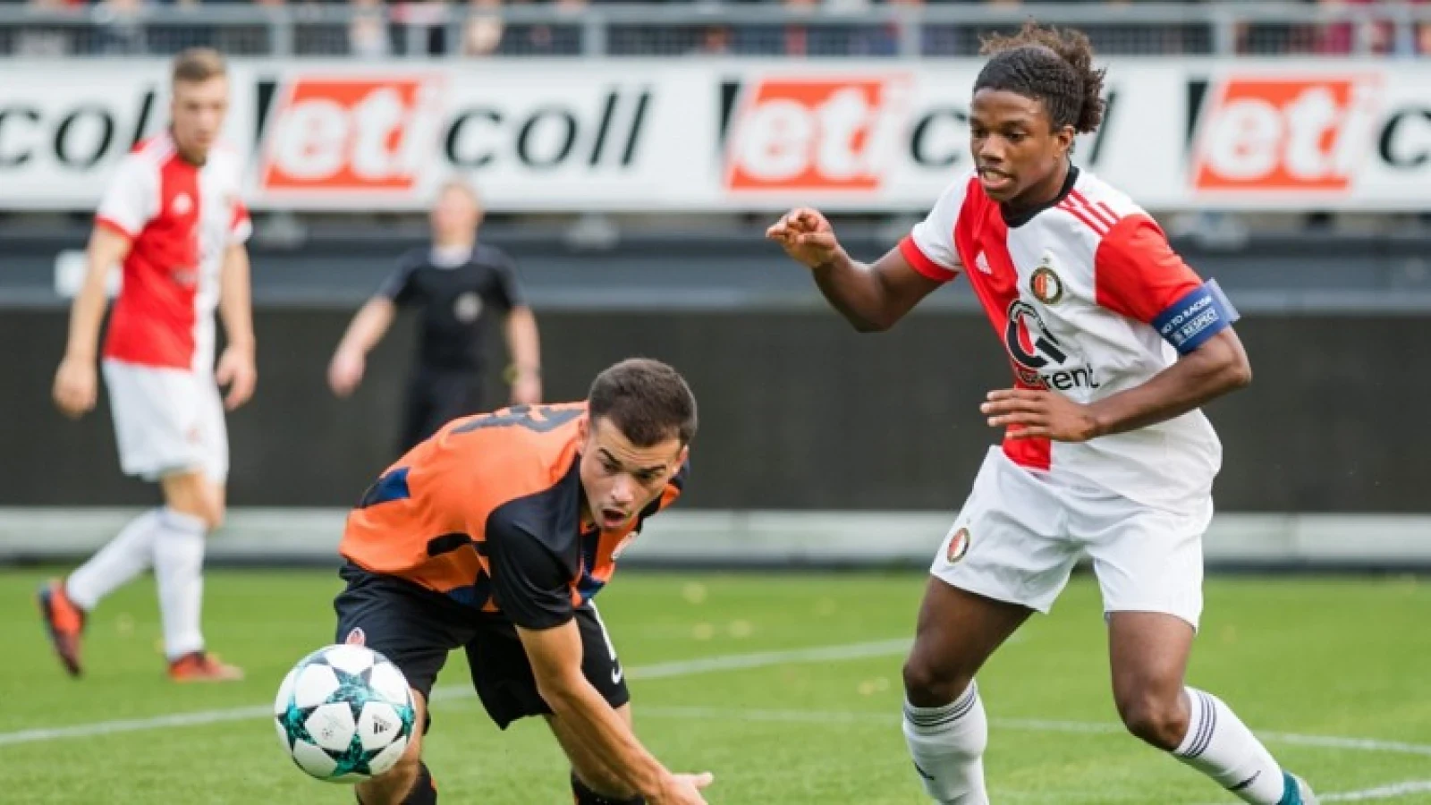 VIDEO | Feyenoord O19 geeft goede voorbeeld aan eerste elftal