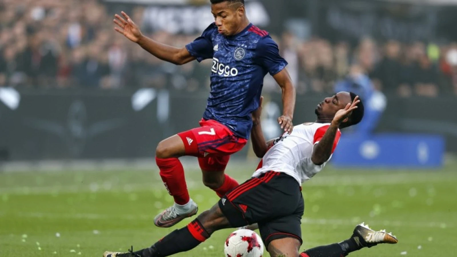 Feyenoord verliest Klassieker in eigen Kuip door eigen fouten