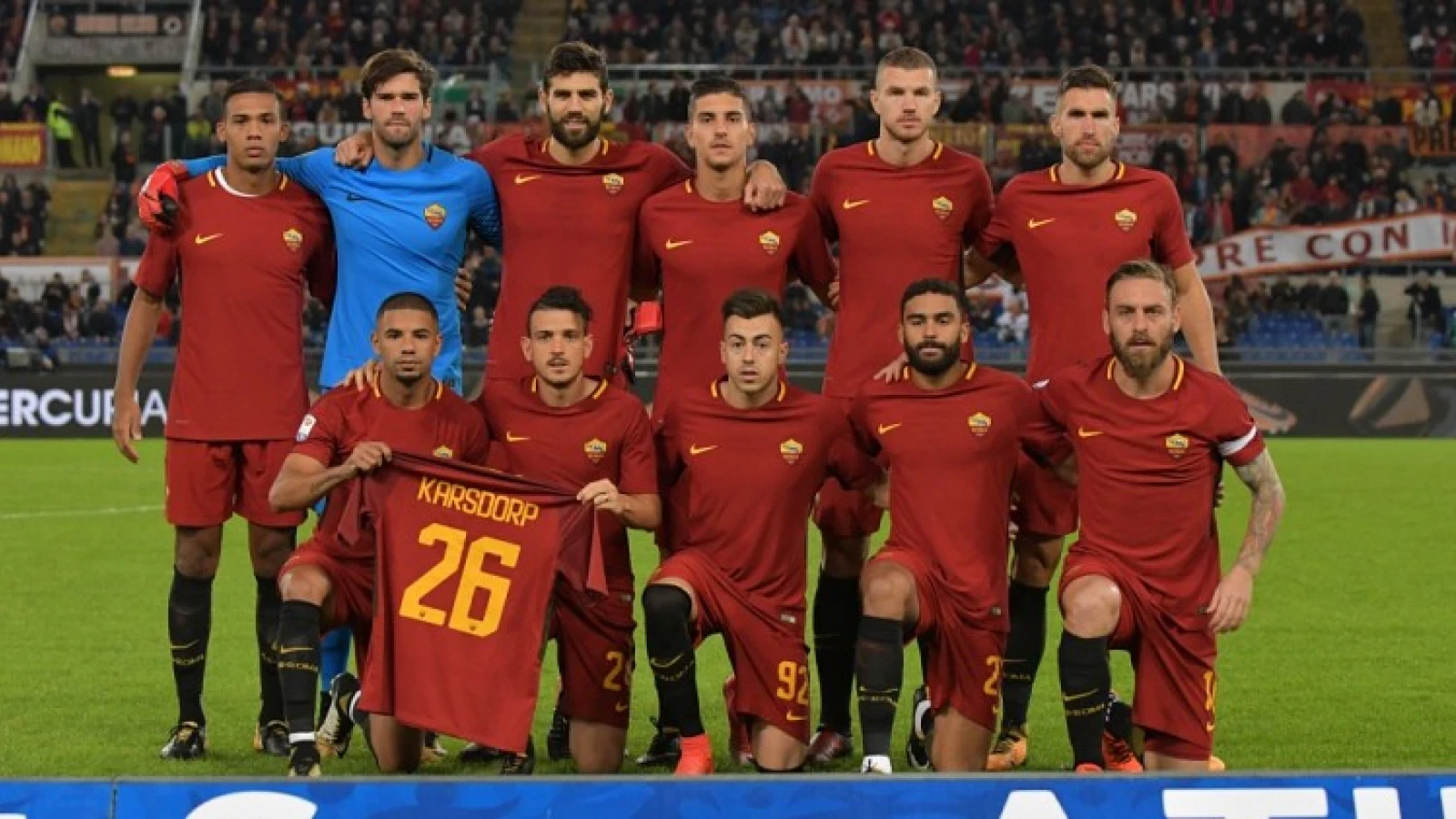 Spelers AS Roma steken Karsdorp een hart onder de riem