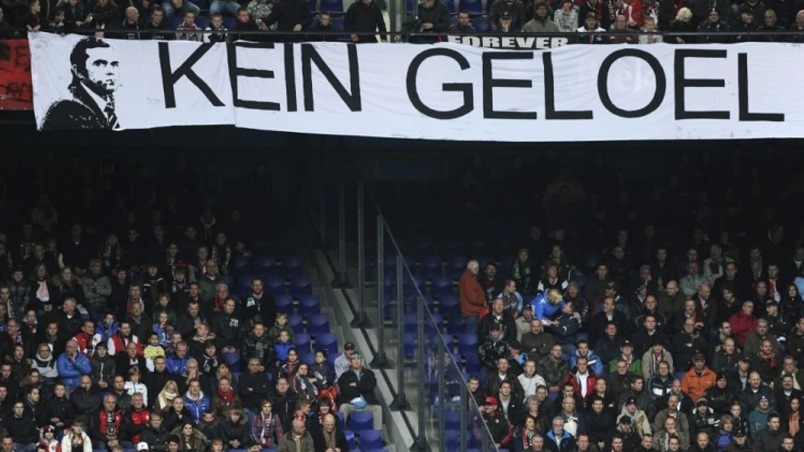 VIDEO | 'Hij heeft vreselijk veel successen behaald, en niet alleen bij Feyenoord'