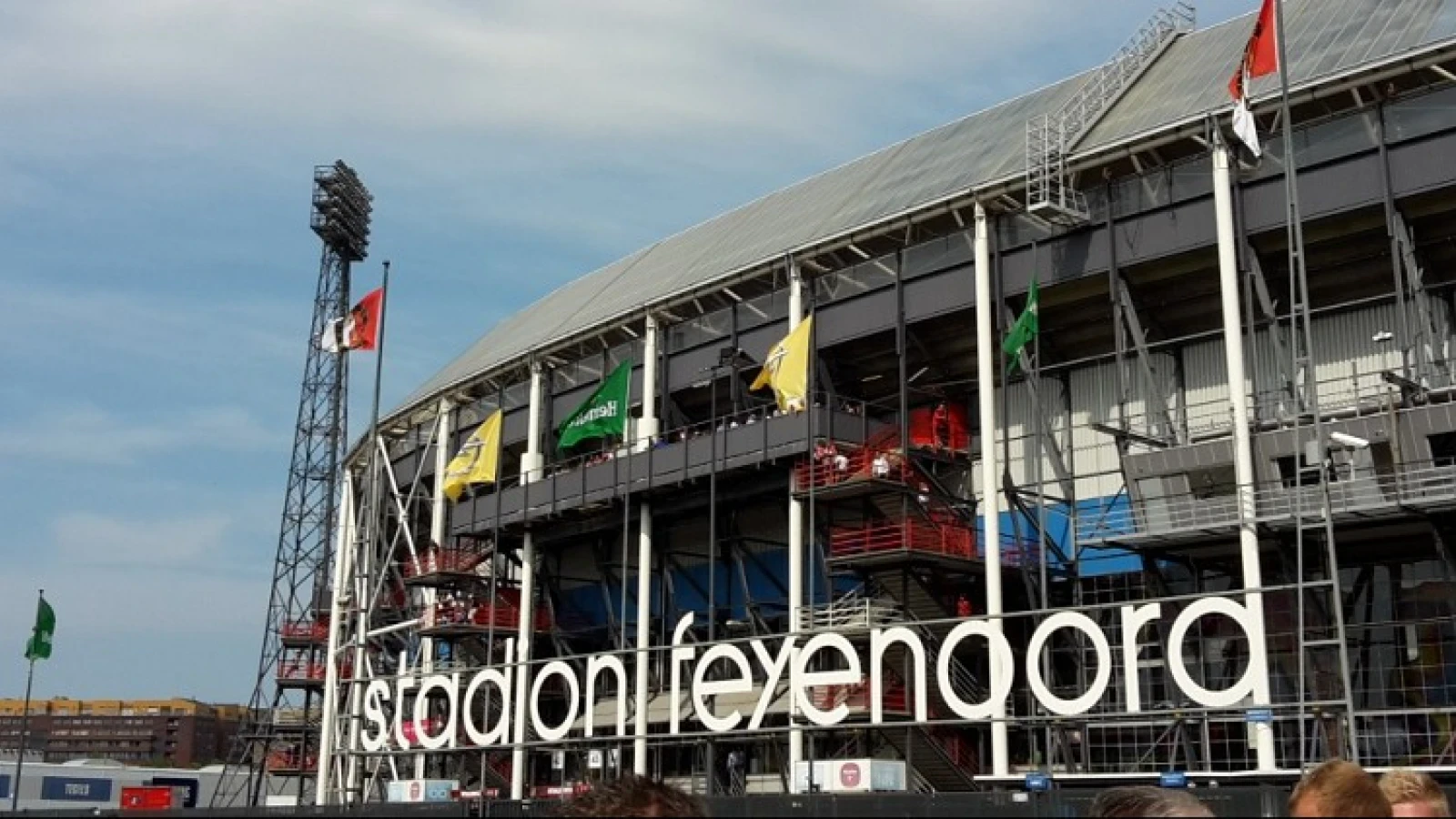 VIDEO | Feyenoord-oma viert 105e verjaardag in De Kuip