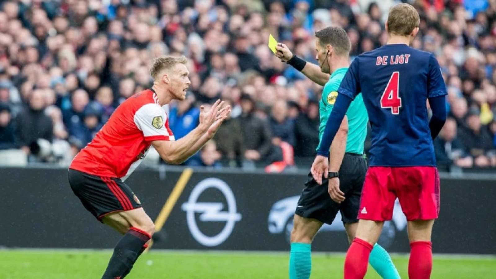 Dordtenaar Makkelie gaat weer eredivisieduels fluiten