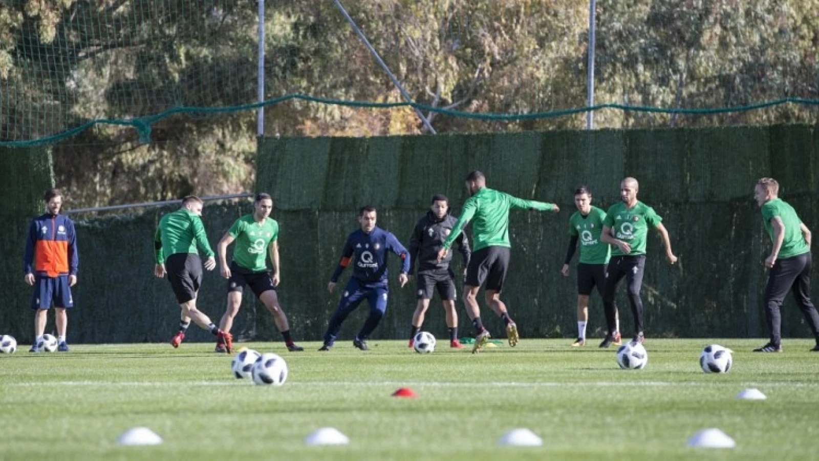 Feyenoord traint met een kleine groep op woensdagochtend