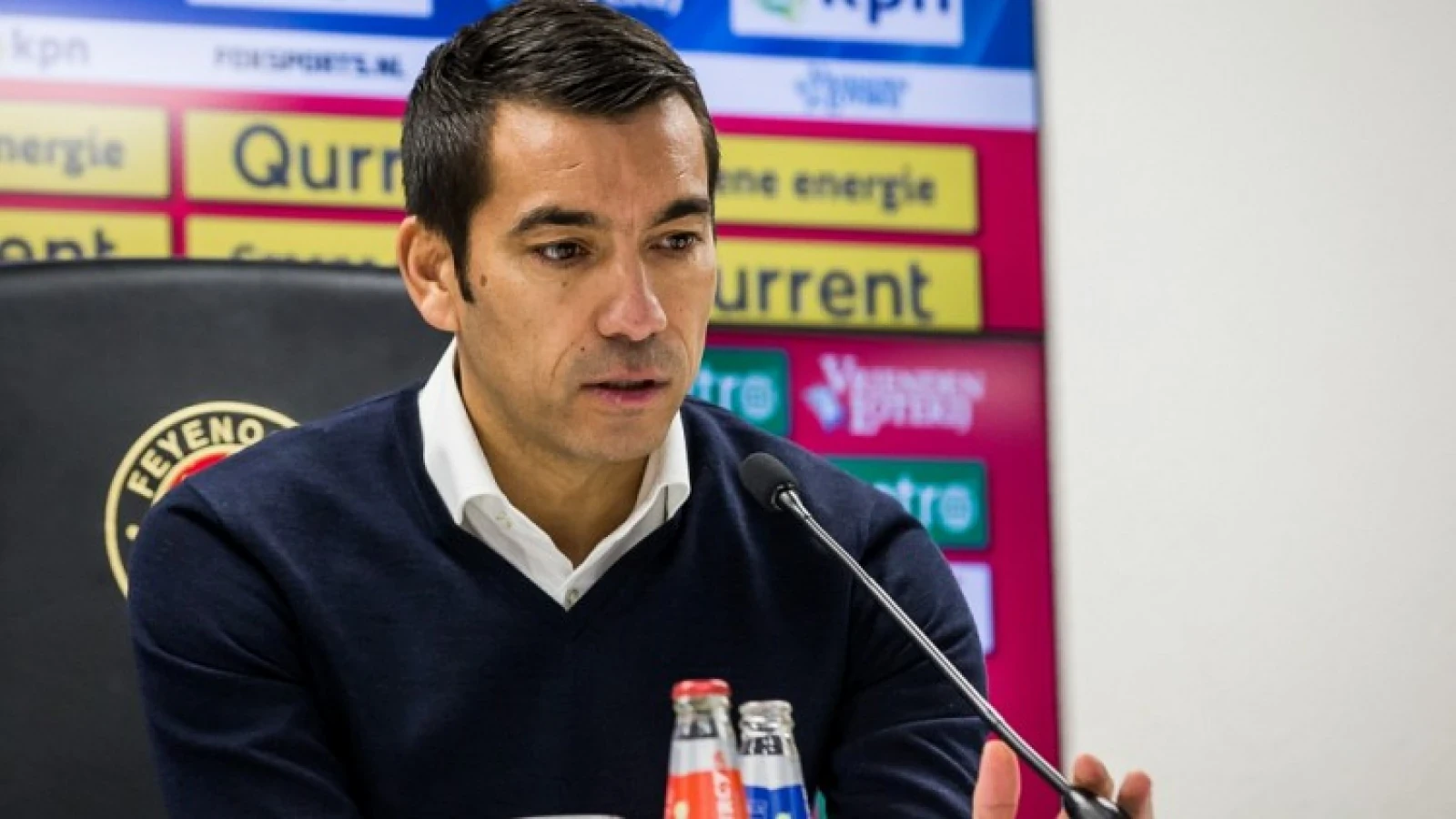 'Duel met PSV kan doorslaggevend zijn voor Van Bronckhorst'