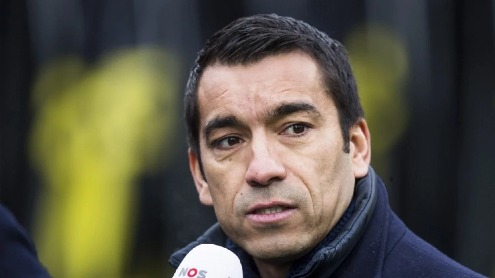 Van Bronckhorst vol lof: 'Hij is uitstekend bezig en werkt hard'